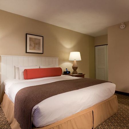 The Westport Inn, An Ascend Hotel Collection Member Стая снимка