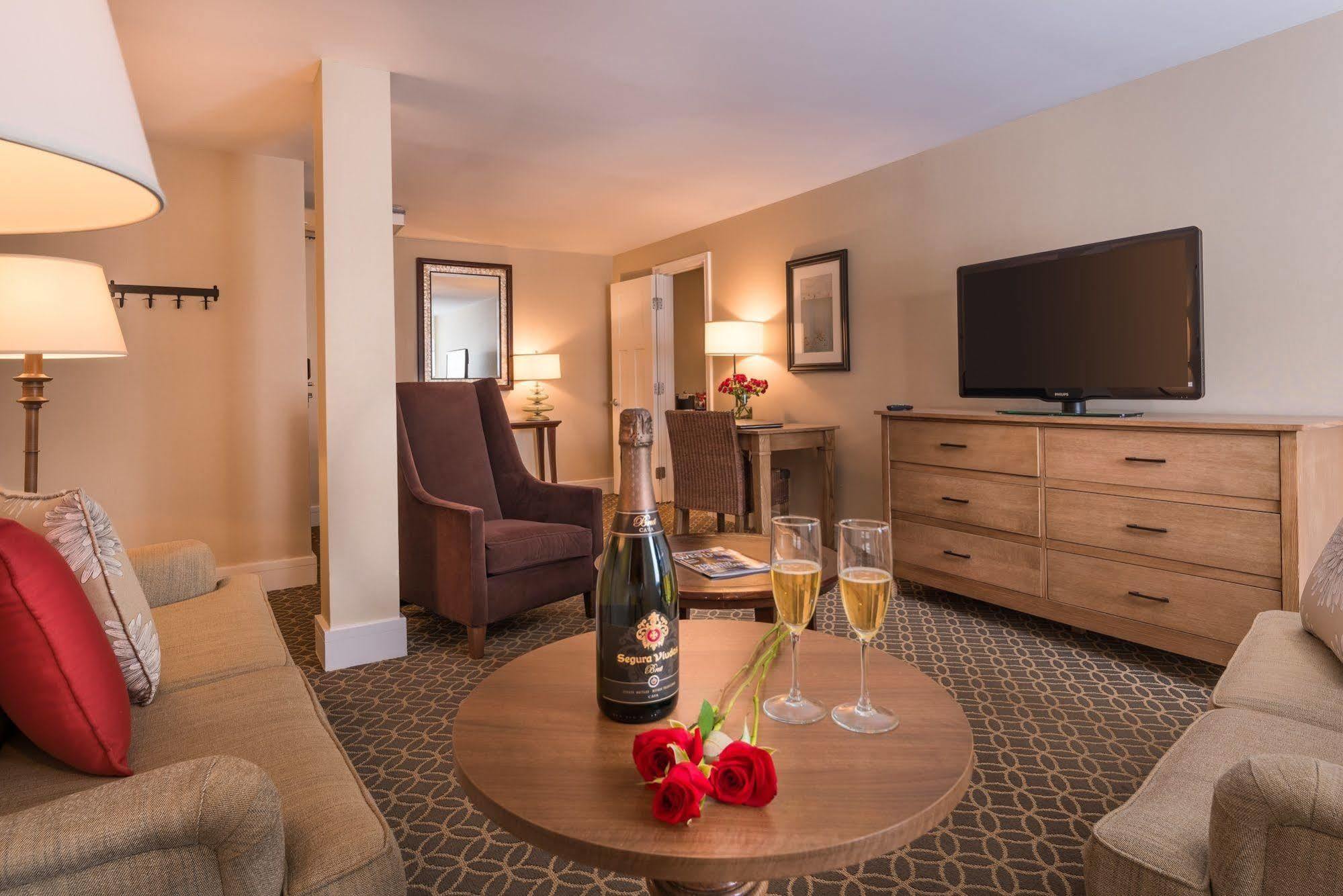 The Westport Inn, An Ascend Hotel Collection Member Екстериор снимка