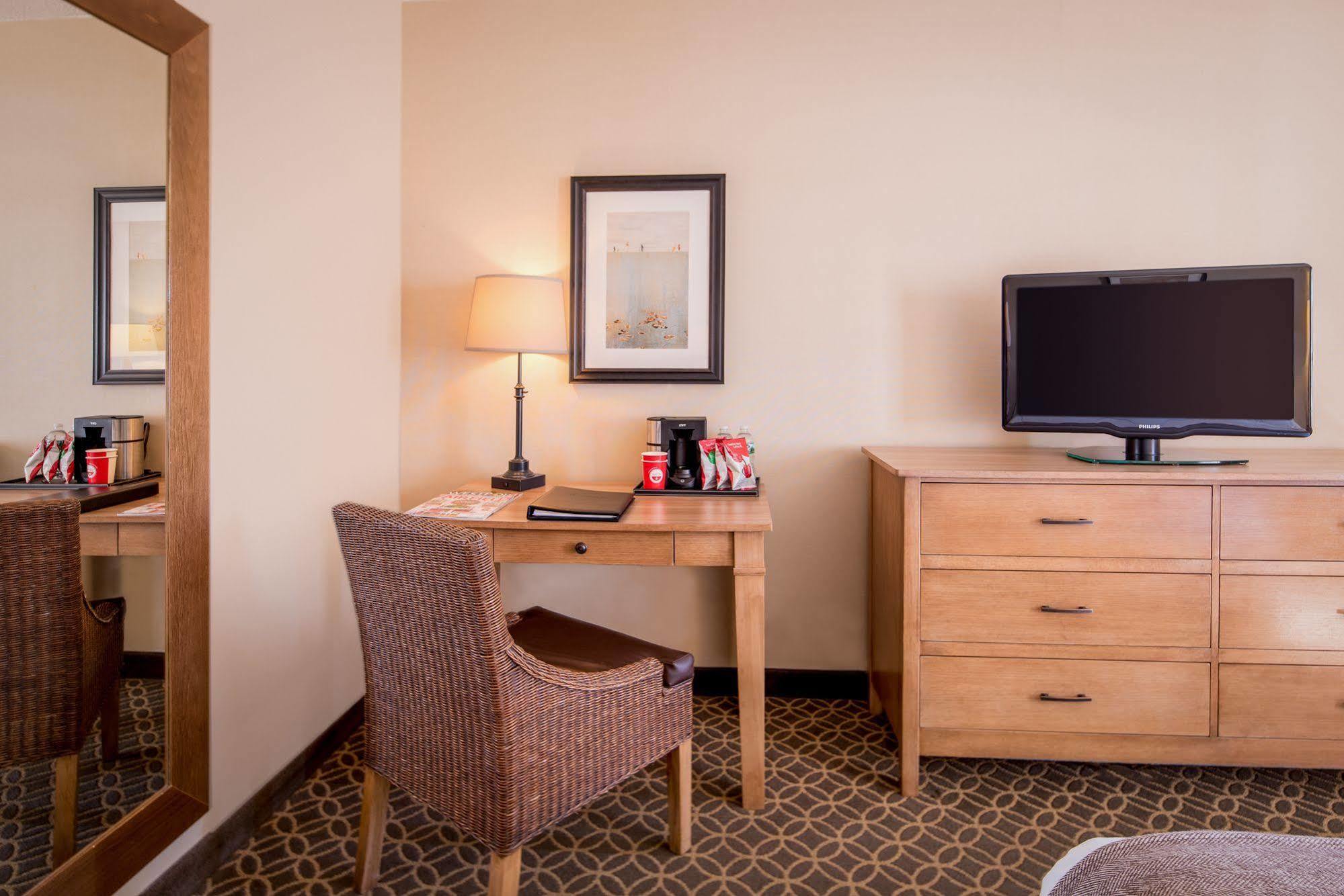The Westport Inn, An Ascend Hotel Collection Member Екстериор снимка